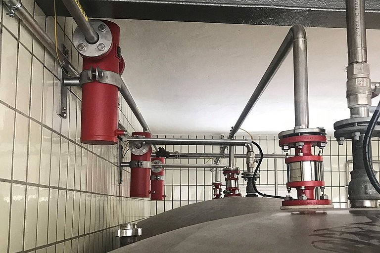 Detonationsrohrsicherungzur Gaspendelung (Typ RG-Det, rechts) und Flüssigkeitsverschluss für Befüllung (Typ FL/E, links)