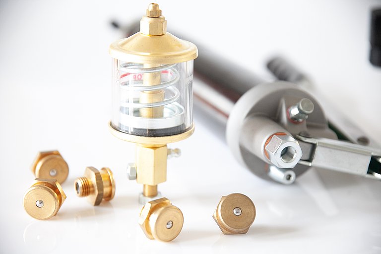 Verschiedene Produkte im Bereich Schmiertechnik